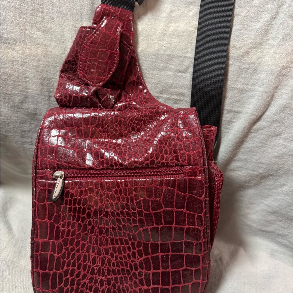 Travelon Red Crocodile Pattern Crossbody Bag - Picture 3 of 8